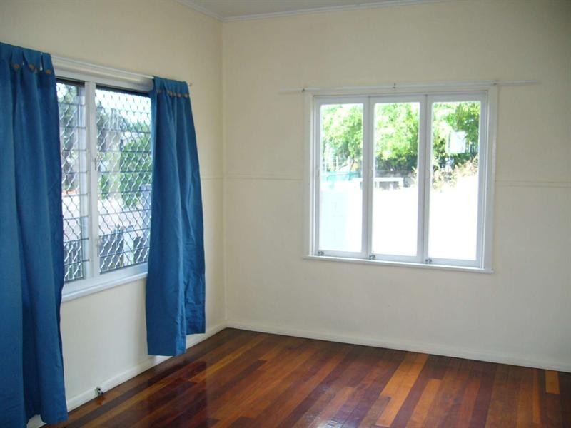 19 Tully Street, South Townsville QLD 4810