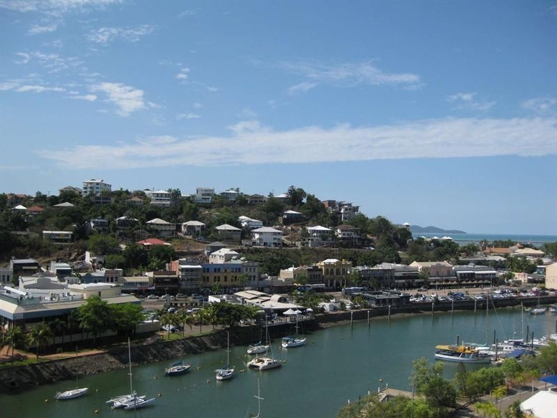 2 Dibbs Street, South Townsville QLD 4810