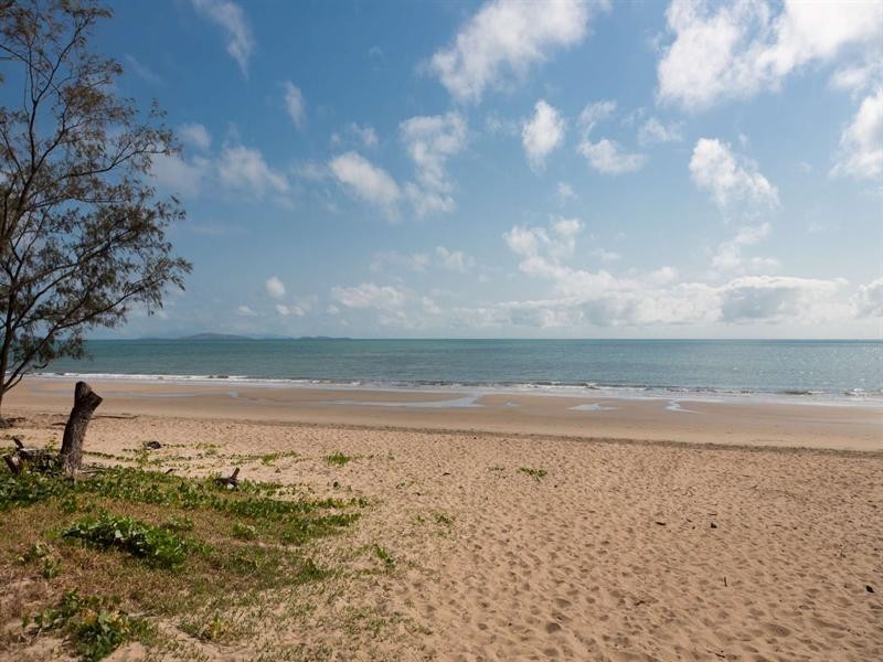 41 Reef Street, Saunders Beach QLD 4818