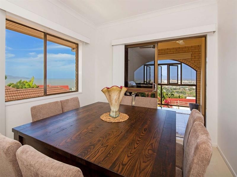 4 Stirling Drive, Castle Hill QLD 4810