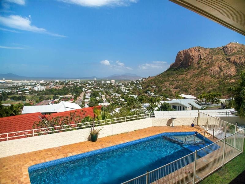 4 Stirling Drive, Castle Hill QLD 4810