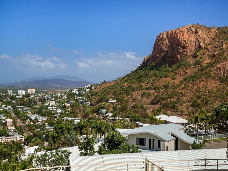 4 Stirling Drive, Castle Hill QLD 4810