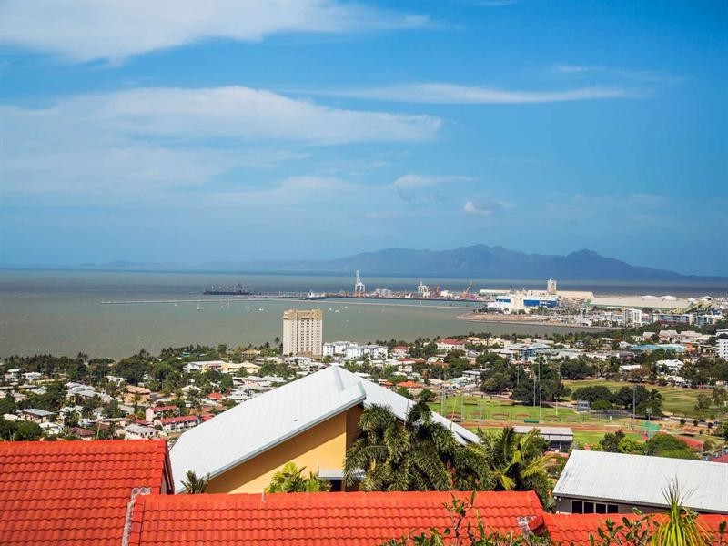 4 Stirling Drive, Castle Hill QLD 4810