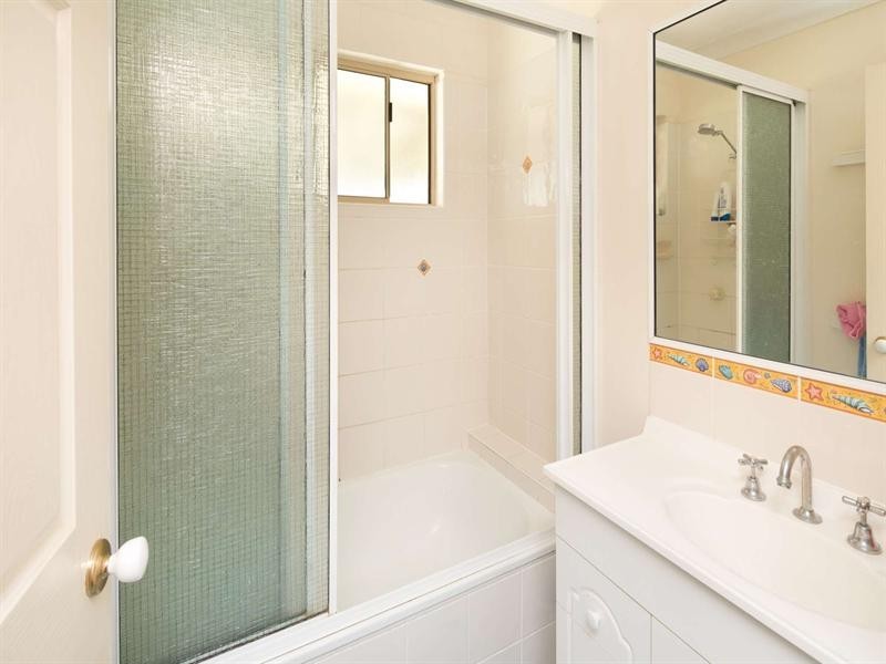 2 Amber Avenue, Rasmussen QLD 4815