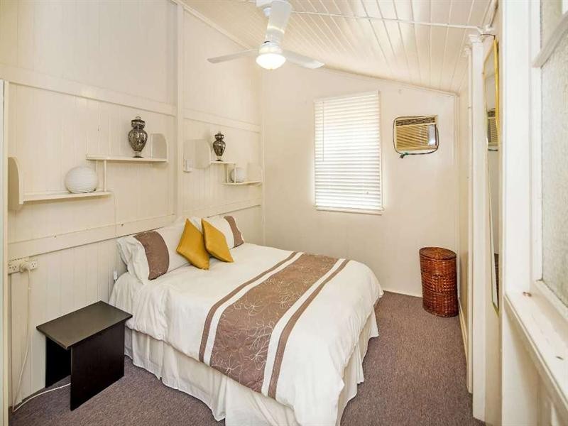 35 Queens Road, Hermit Park QLD 4812