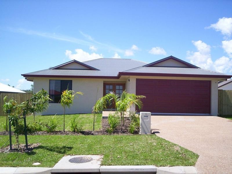 Bushland Beach QLD 4818