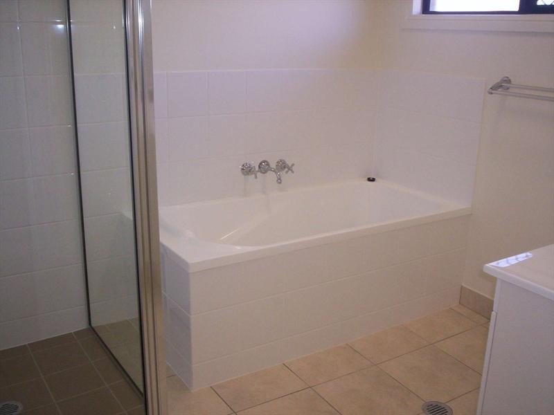 Bushland Beach QLD 4818