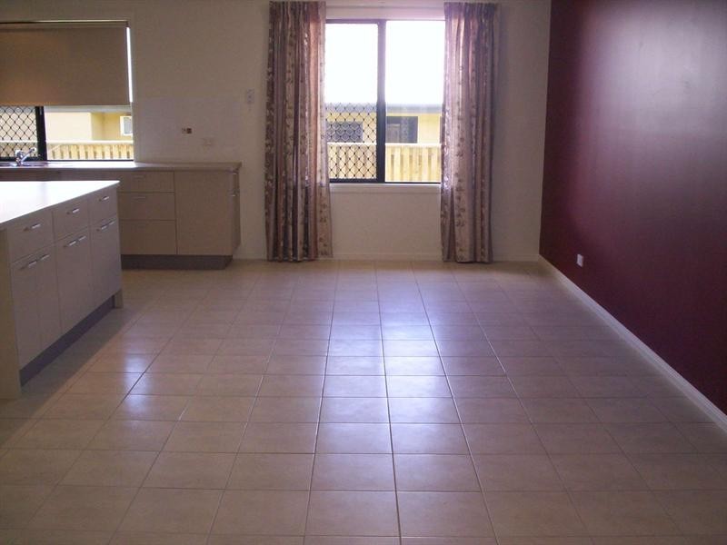 Bushland Beach QLD 4818