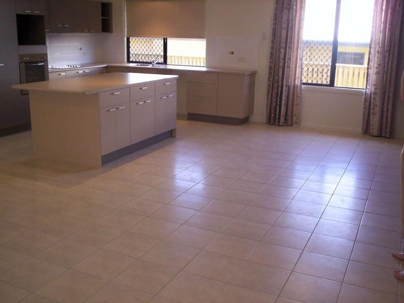 Bushland Beach QLD 4818