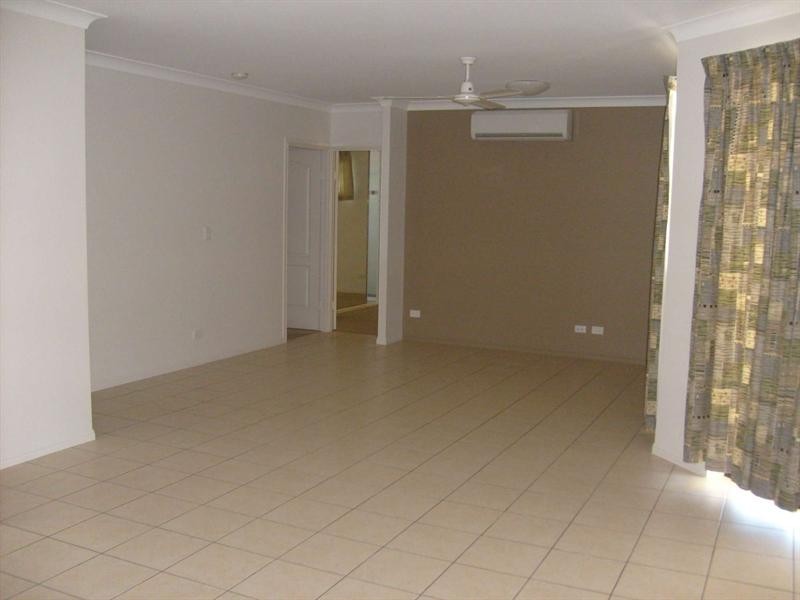 Bushland Beach QLD 4818