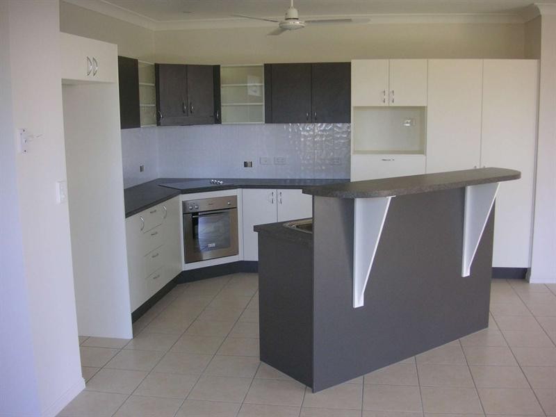 Bushland Beach QLD 4818