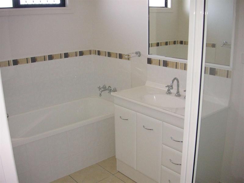 Bushland Beach QLD 4818