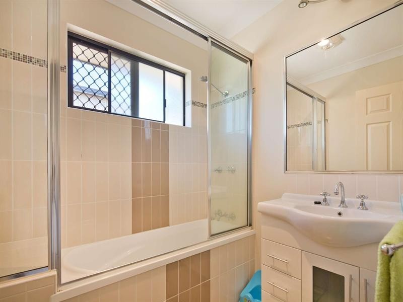 11 Fuji Court, Mount Louisa QLD 4814