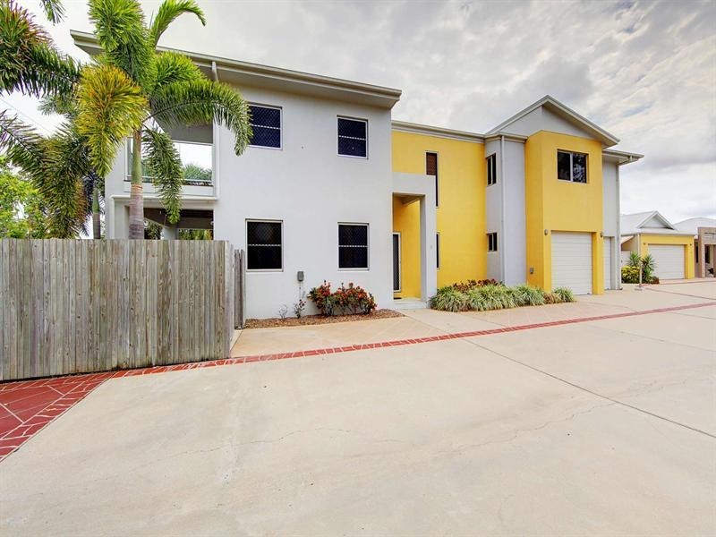 34 Golf Links Drive, Kirwan QLD 4817