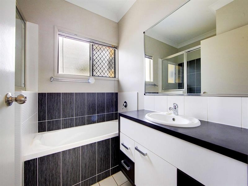 34 Golf Links Drive, Kirwan QLD 4817