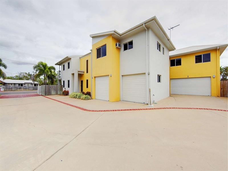 34 Golf Links Drive, Kirwan QLD 4817