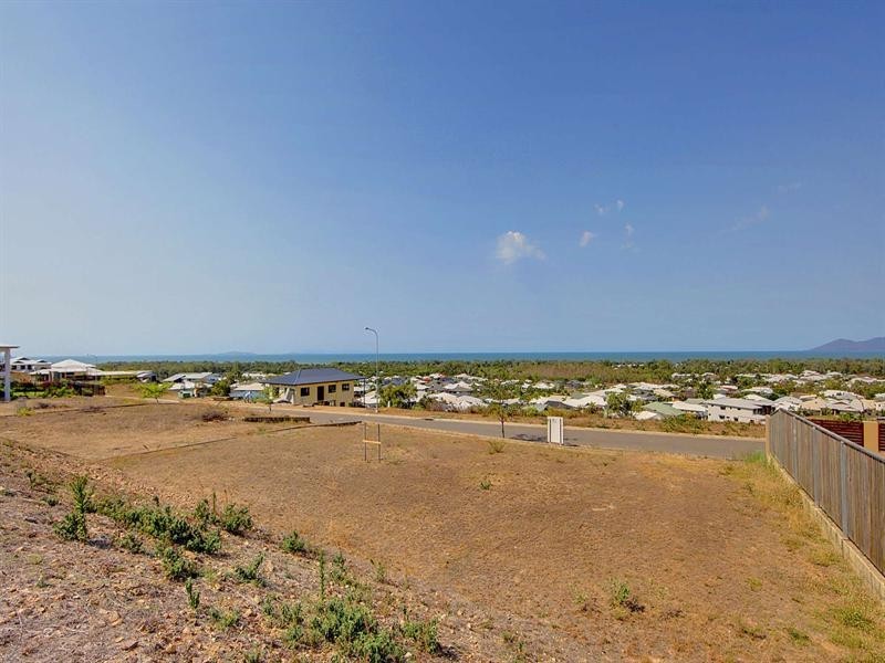 7 Cashell Crescent, Bushland Beach QLD 4818