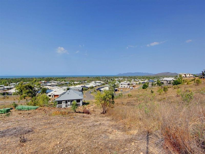 7 Cashell Crescent, Bushland Beach QLD 4818