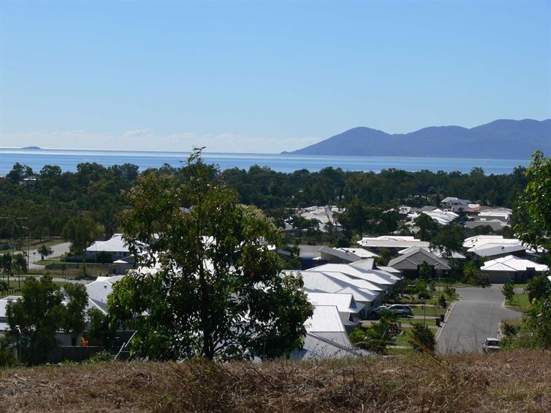 7 Cashell Crescent, Bushland Beach QLD 4818