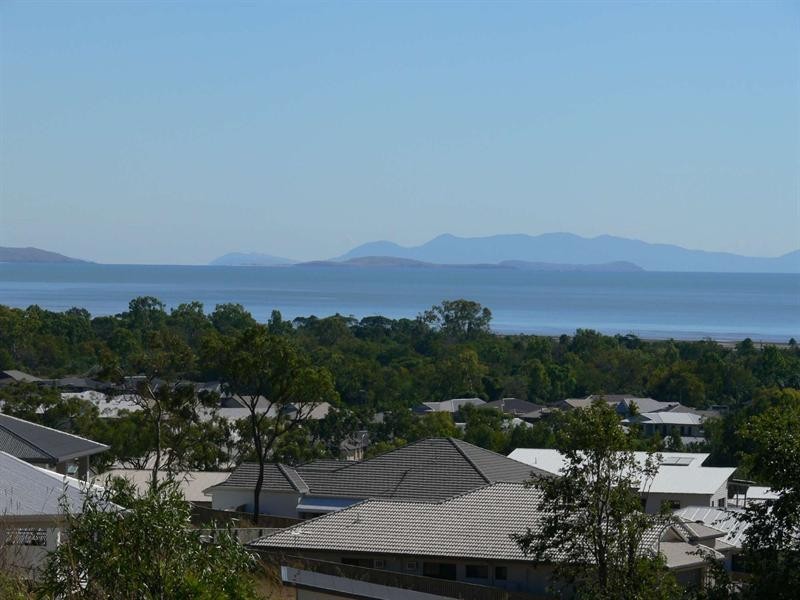 7 Cashell Crescent, Bushland Beach QLD 4818
