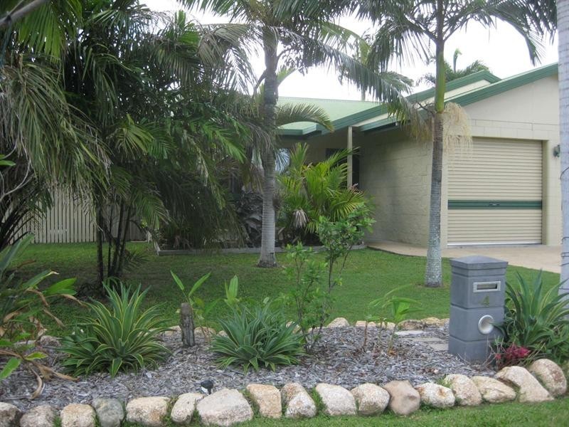4 Luke Court, Bushland Beach QLD 4818