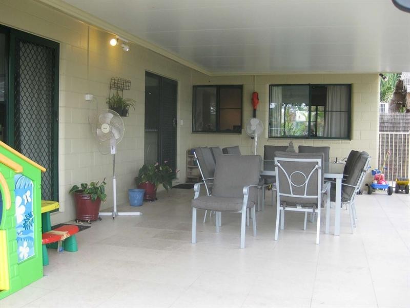 4 Luke Court, Bushland Beach QLD 4818