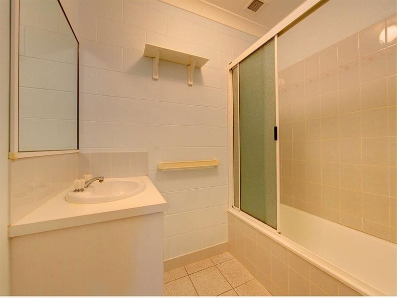 4/32 Henry Street, West End QLD 4810