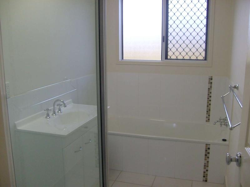 19 Kroymans Drive, Mount Louisa QLD 4814