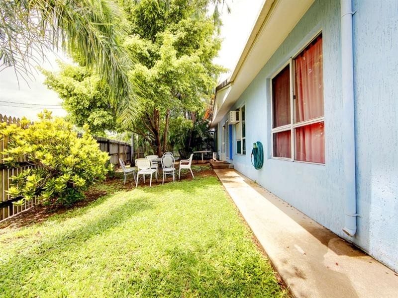 2/18 Redpath Street, North Ward QLD 4810