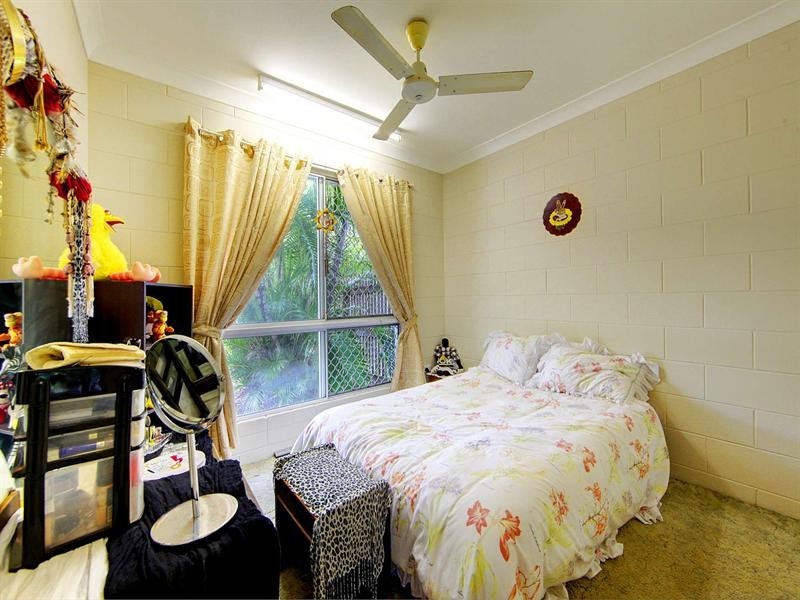 2/18 Redpath Street, North Ward QLD 4810