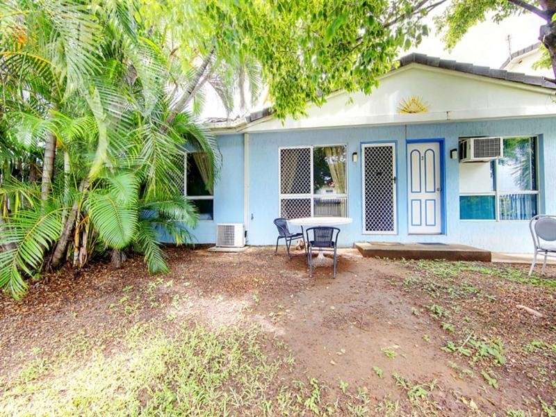 2/18 Redpath Street, North Ward QLD 4810