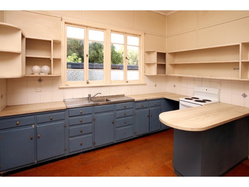 6 halloran Street, Hermit Park QLD 4812