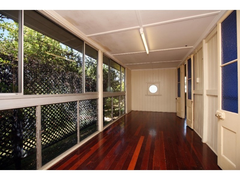 6 halloran Street, Hermit Park QLD 4812