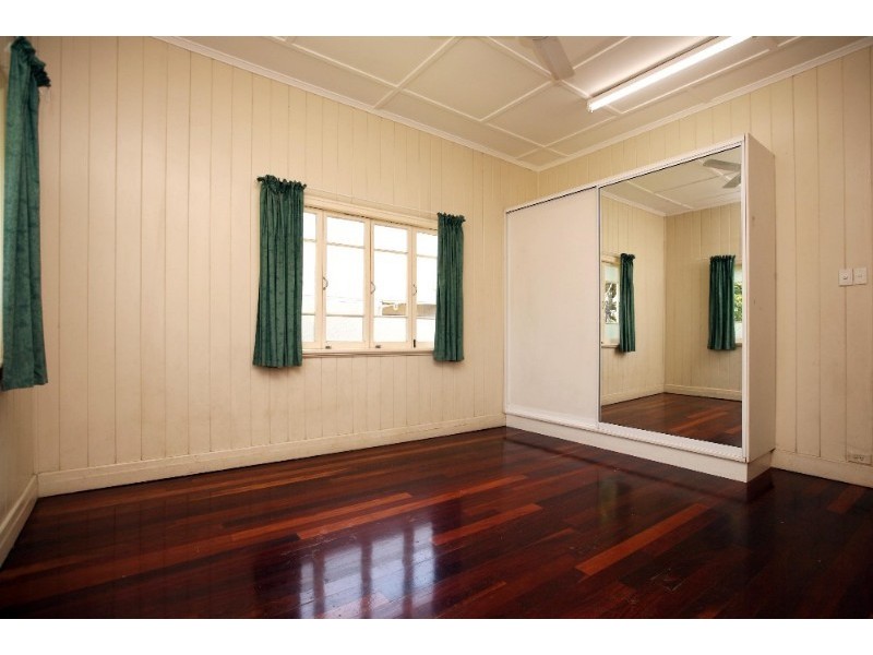 6 halloran Street, Hermit Park QLD 4812