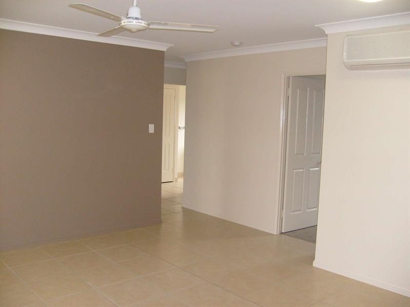 10 Bluff Street, Bushland Beach QLD 4818