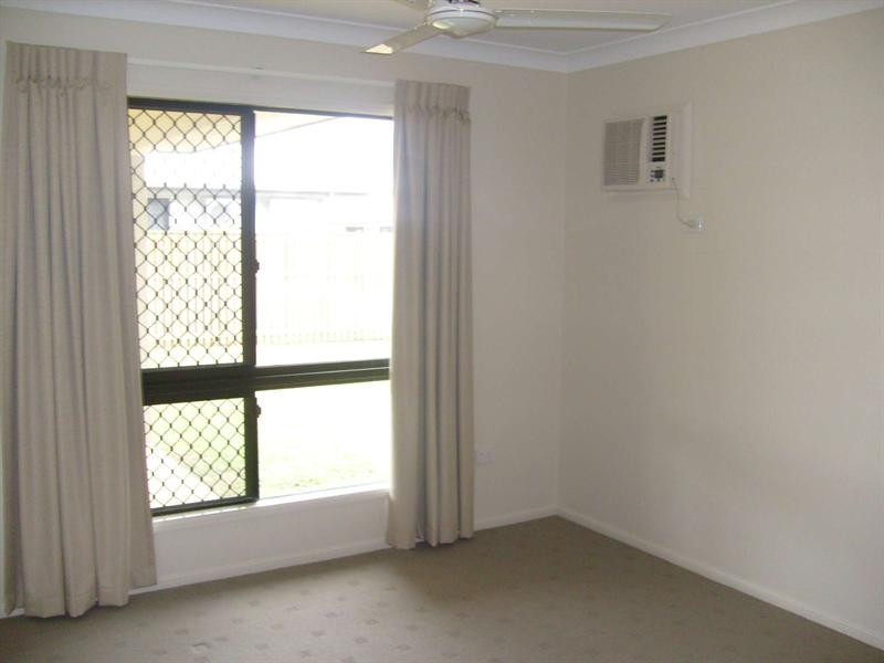 10 Bluff Street, Bushland Beach QLD 4818