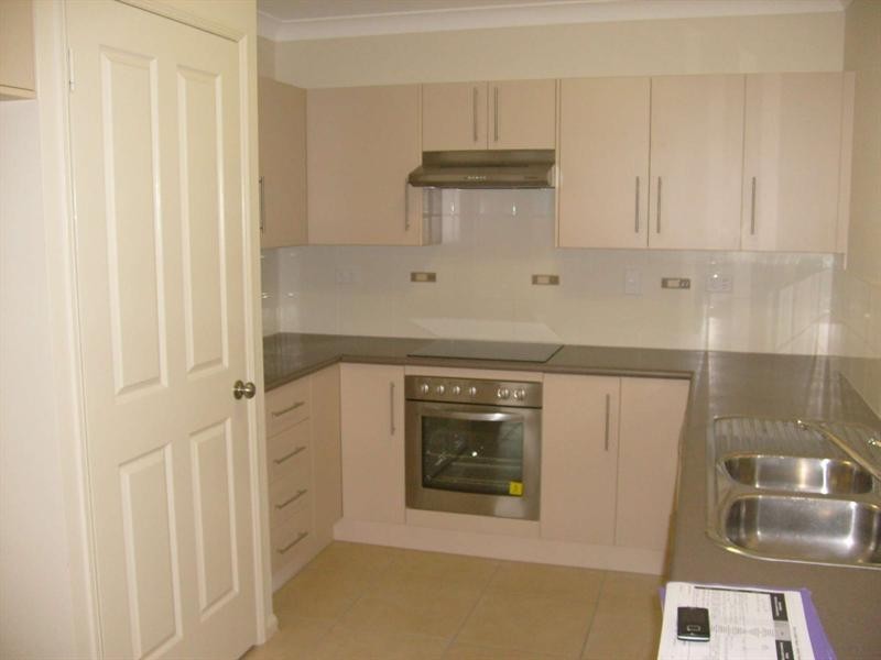 10 Bluff Street, Bushland Beach QLD 4818