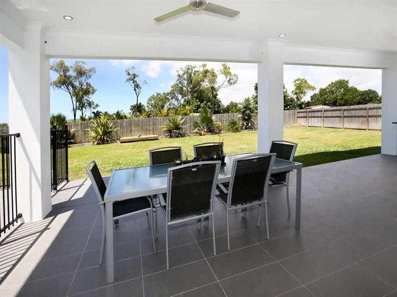 21 Beach Oak Drive, Mount Low QLD 4818