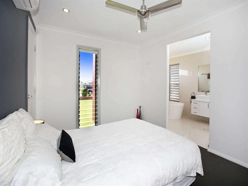 21 Beach Oak Drive, Mount Low QLD 4818