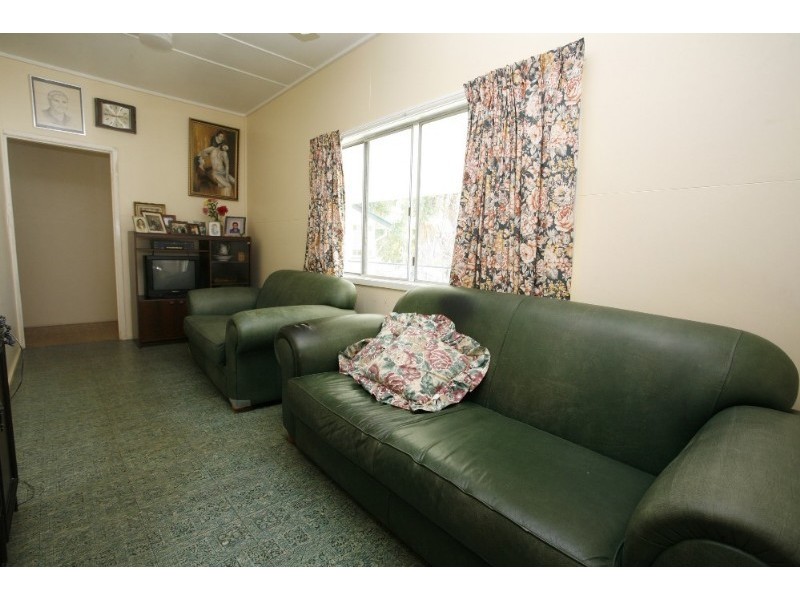 18 Estate Street, West End QLD 4810