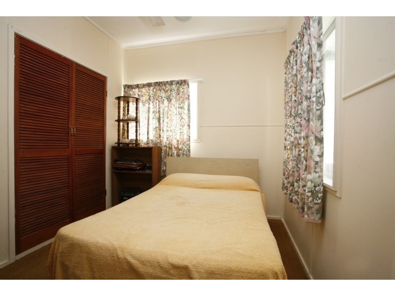 18 Estate Street, West End QLD 4810