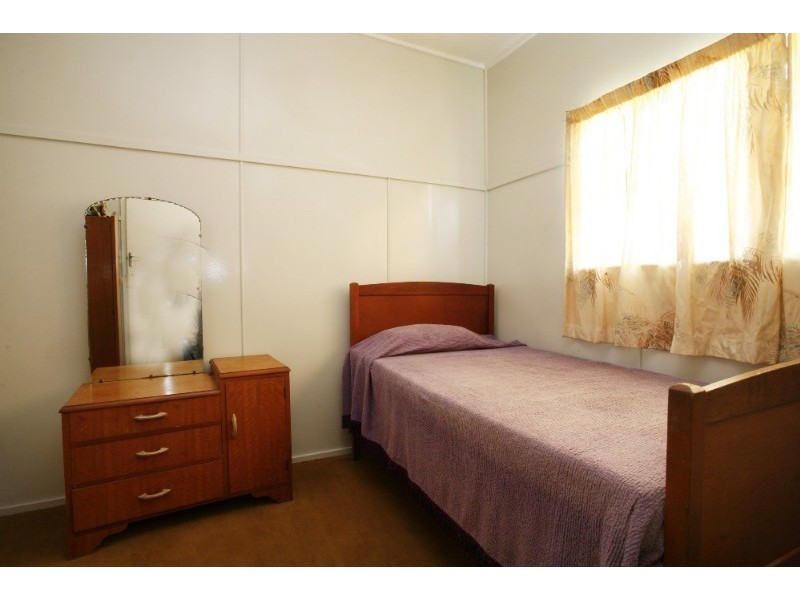 18 Estate Street, West End QLD 4810