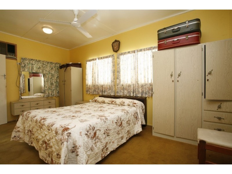 18 Estate Street, West End QLD 4810