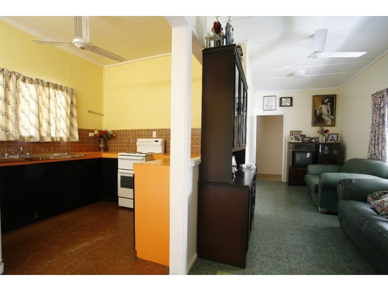 18 Estate Street, West End QLD 4810