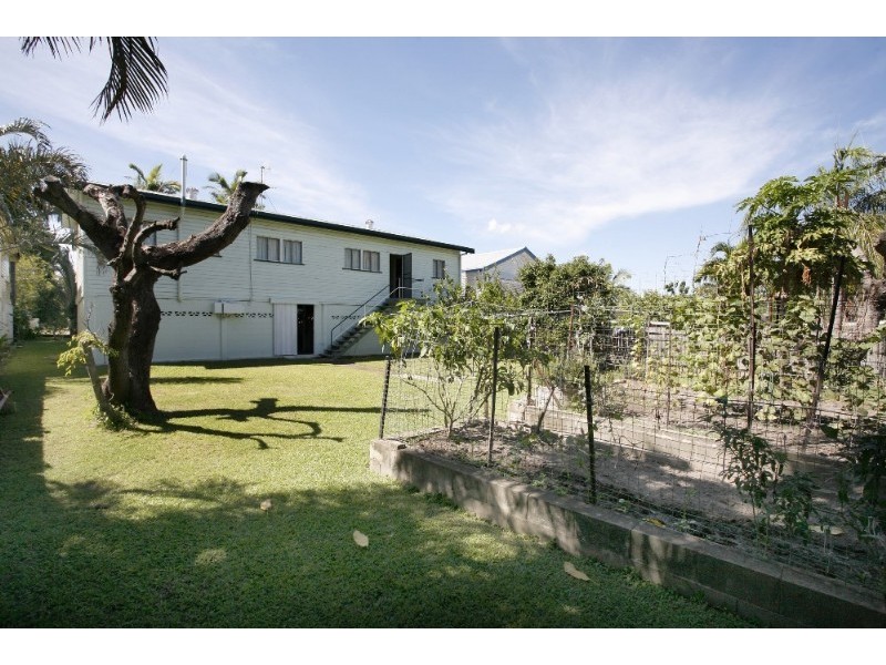 18 Estate Street, West End QLD 4810