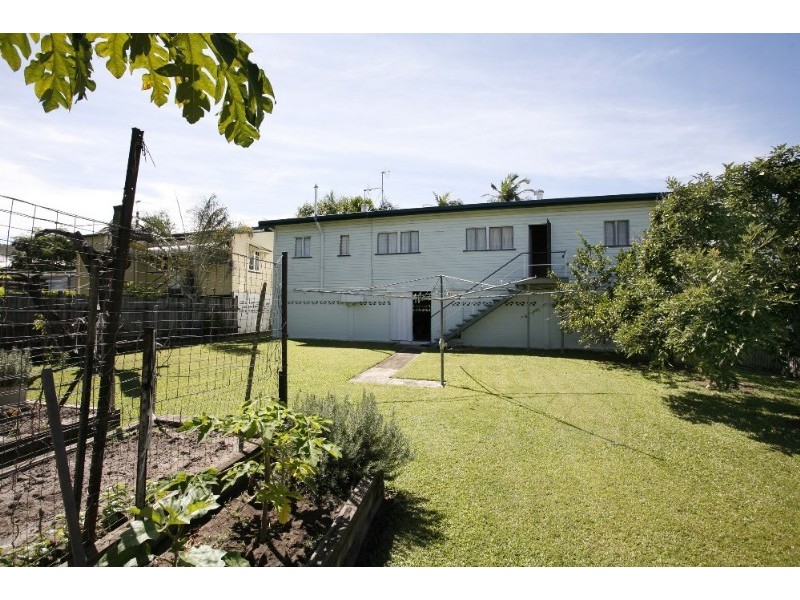 18 Estate Street, West End QLD 4810