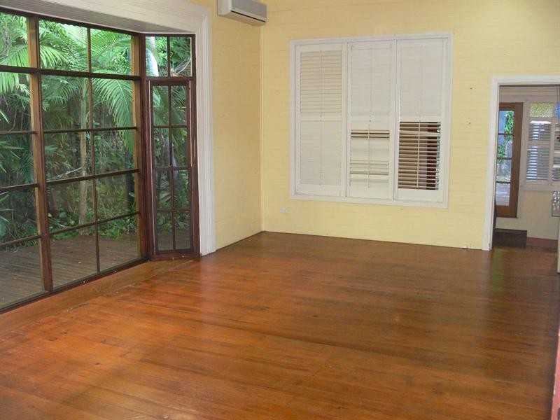 16 Stanton Terrace, North Ward QLD 4810