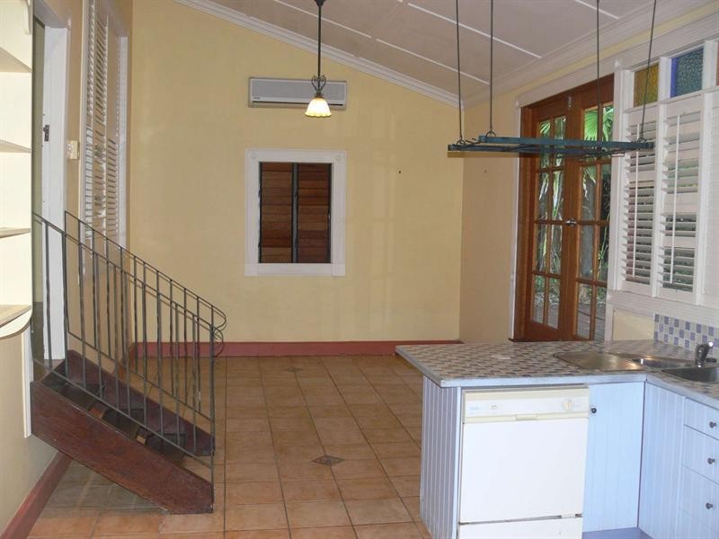 16 Stanton Terrace, North Ward QLD 4810