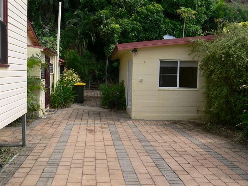 16 Stanton Terrace, North Ward QLD 4810