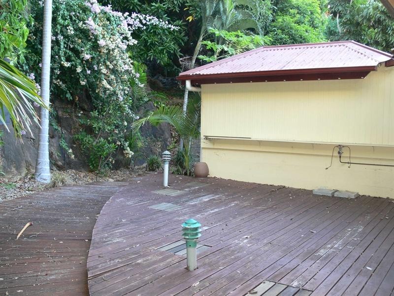 16 Stanton Terrace, North Ward QLD 4810